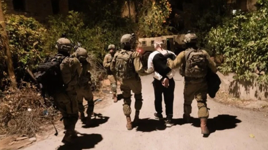 قوات الاحتلال تعتقل 22 فلسطينيا في الضفة الغربية