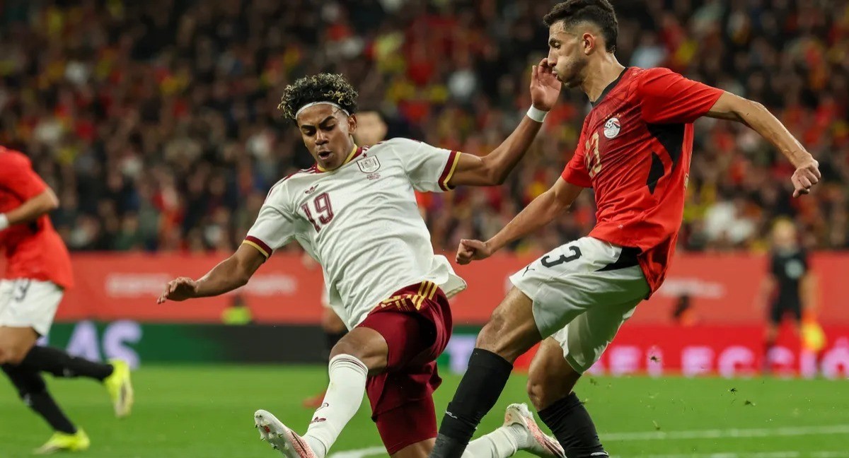 الفيفا يعاقب إسبانيا بعد أحداث مباراة مصر
