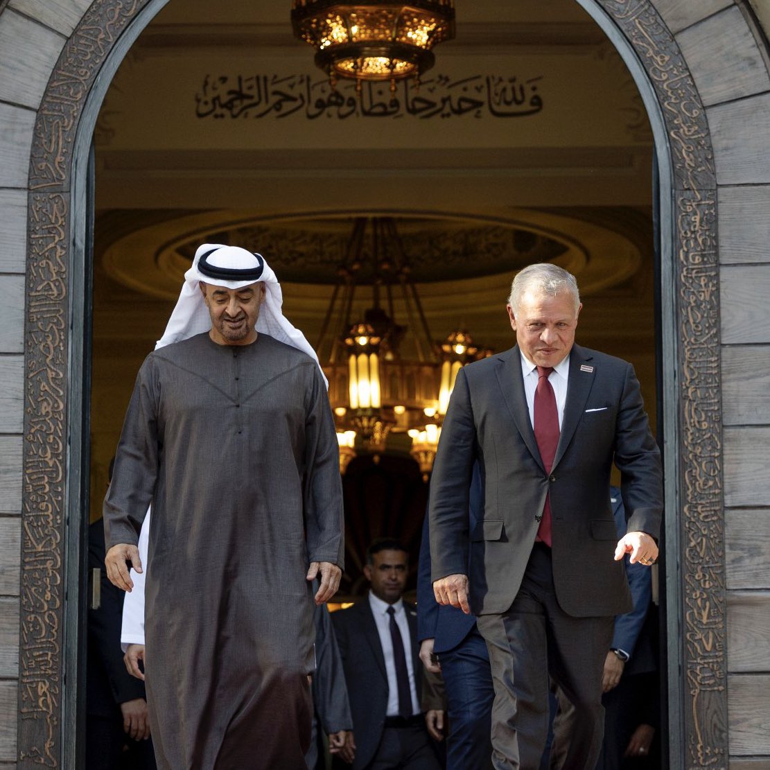 الملك ورئيس الإمارات يبحثان التطورات الإقليمية وتداعياتها على المنطقة
