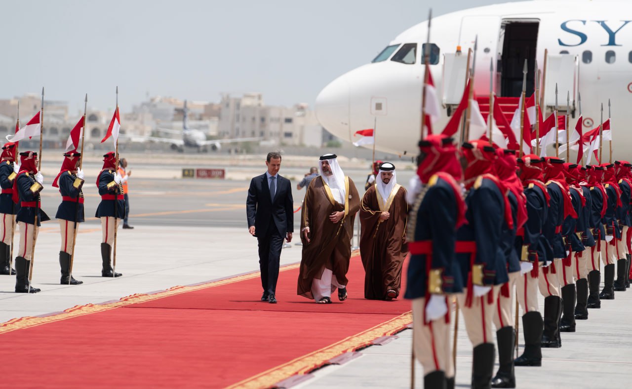 الأسد يصل البحرين 