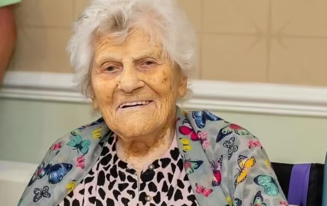 روشتة العمر الطويل ..  أكبر معمرة في العالم تكشف السر 