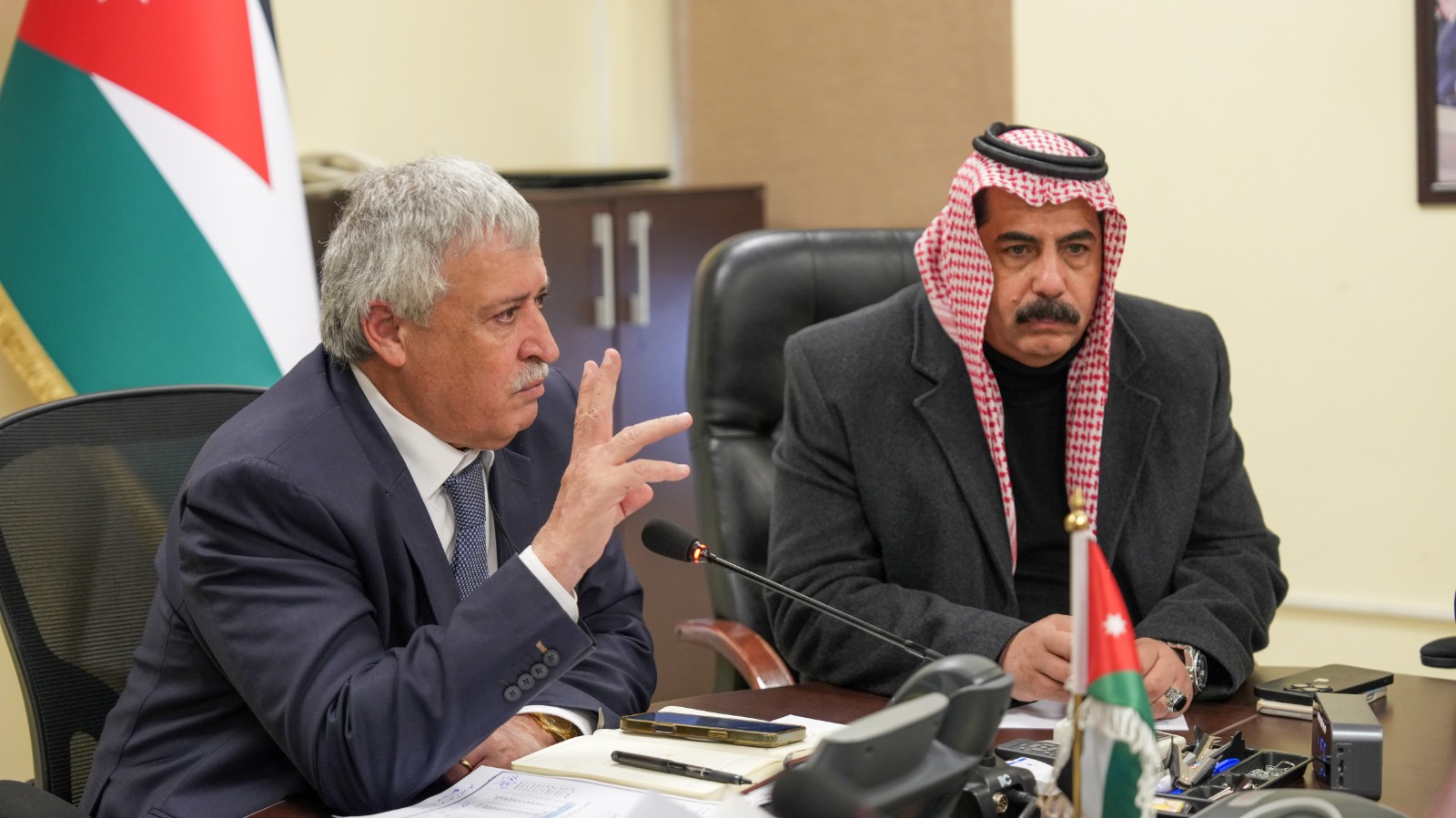 وزير النقل يبحث قضايا نقل الركاب والسياحي وتأجير السيارات والتاكسي