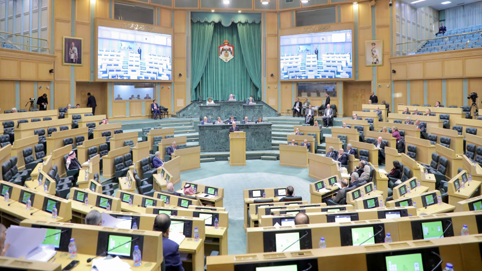 الأعيان يقر قوانين المعاملات الإلكترونية والكاتب العدل والاوقاف 