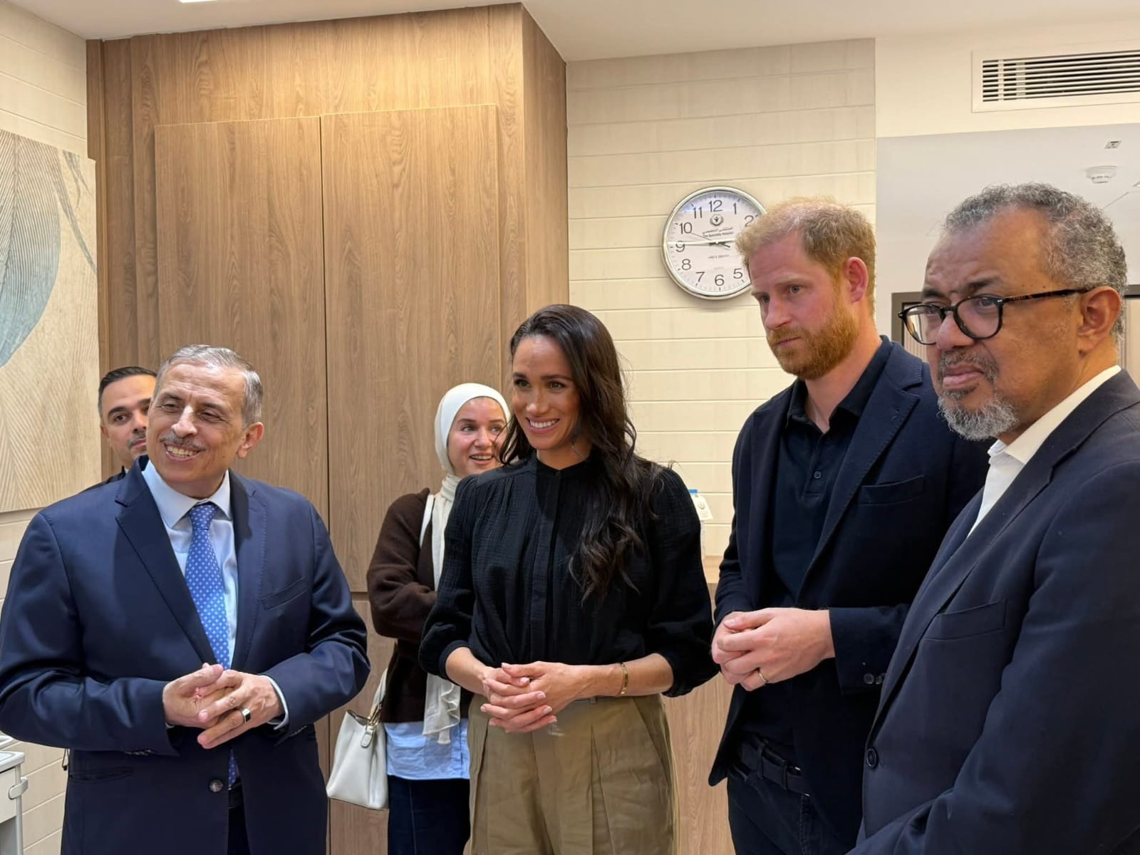 الأمير هاري وزوجته يزوران المستشفى التخصصي في عمّان