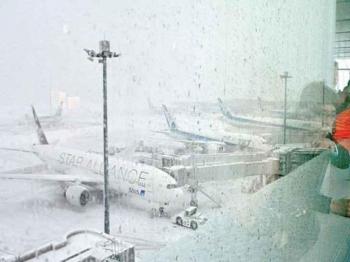 اليابان ..  إلغاء أكثر من 200 رحلة جوية بسبب الثلوج
