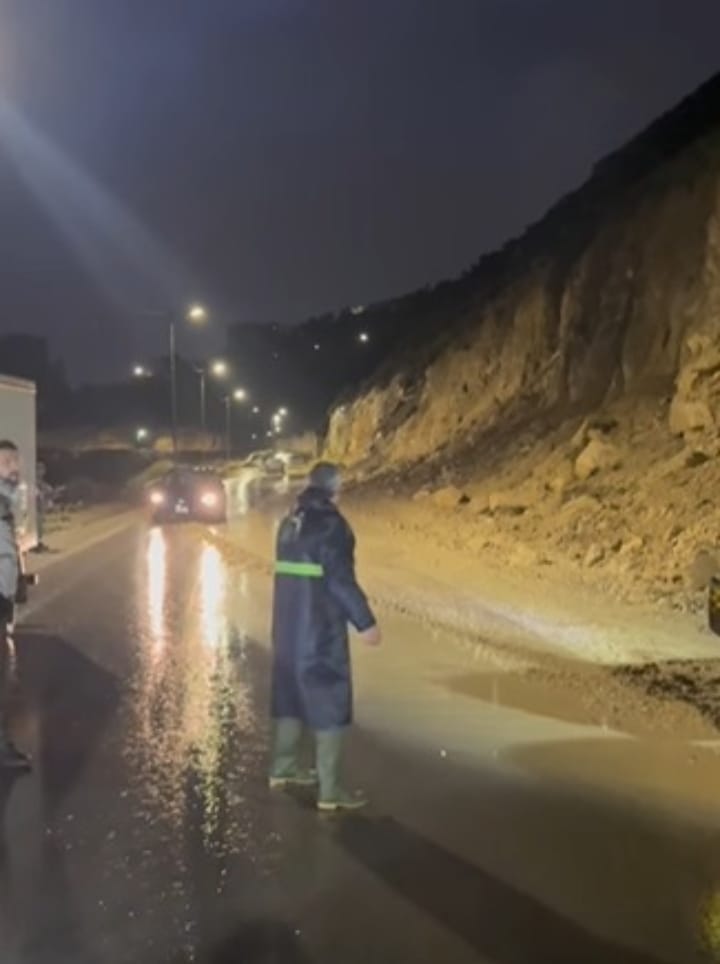 أشغال الكرك تتعامل مع انجرافات على طريق الشهابية