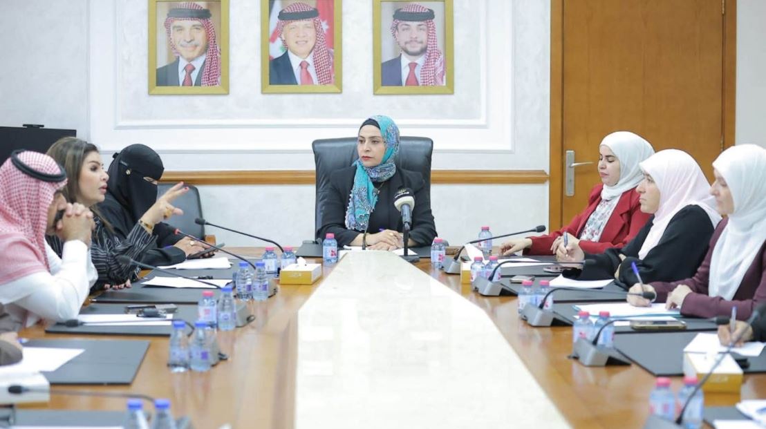 ملتقى البرلمانيات يبحث تعزيز دور المرأة في مشروع قانون الإدارة المحلية
