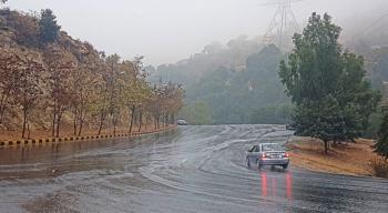 هطولات مطرية يرافقها الرعد والبَرَد في عدة مناطق