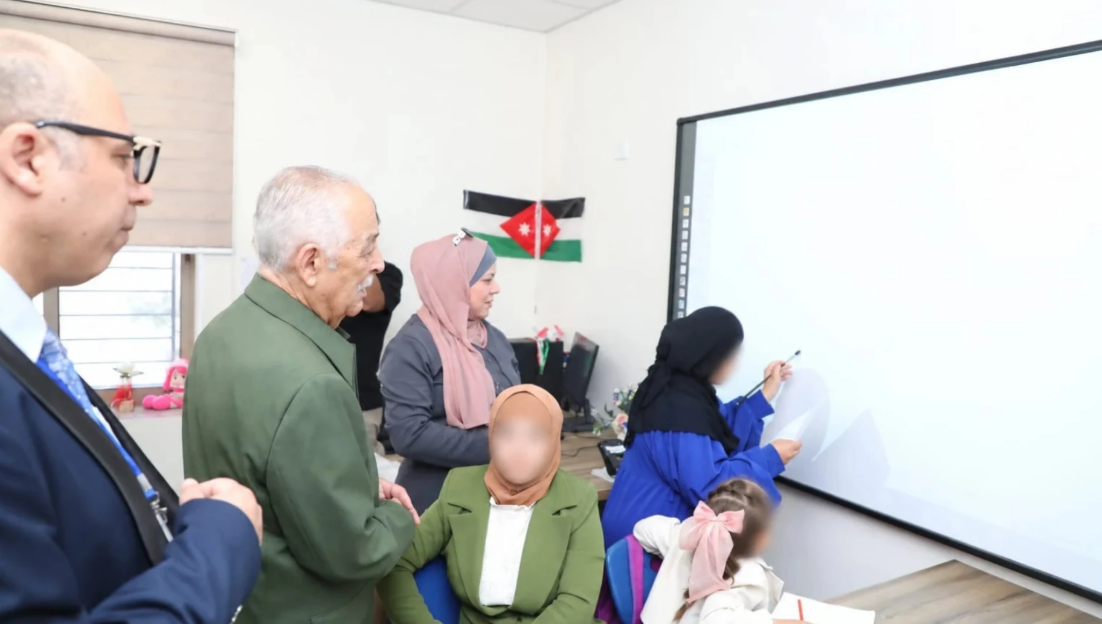 رئيس الديوان الملكي يتفقد مبادرات ملكية في محافظة عجلون