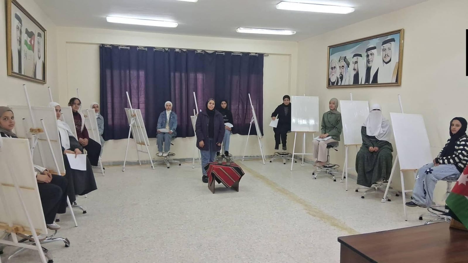 مدير شباب مأدبا يتفقد انطلاق برنامج الرسم في مركز شابات مليح النموذجي