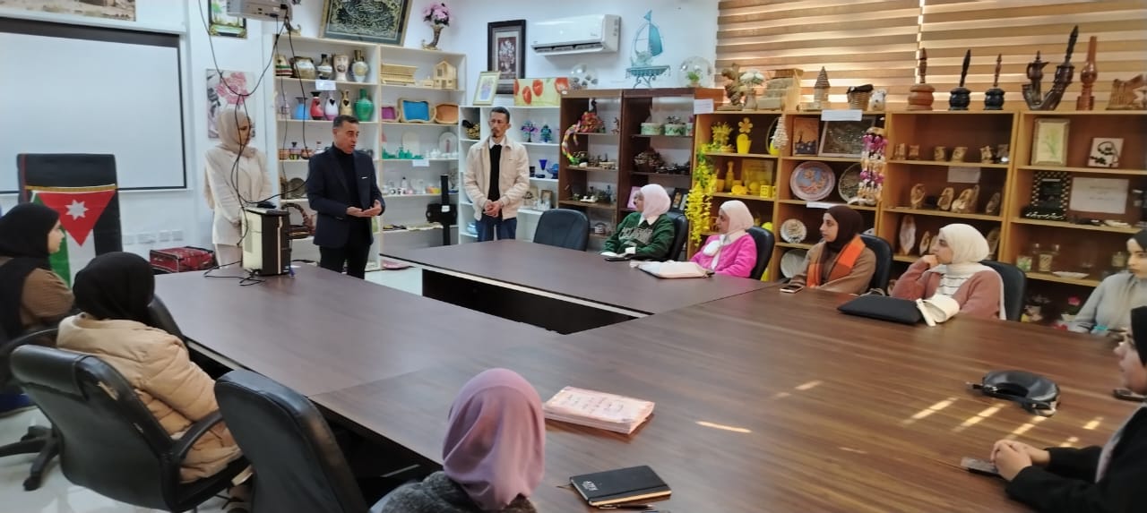 العبادي يحاضر في منتدى ماحص الثقافي حول التحديث السياسي