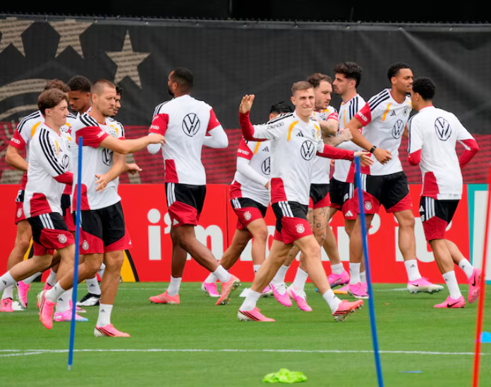 منتخب ألمانيا يستدعي خبيرا لصيانة ملعب تدريباته في كأس العالم