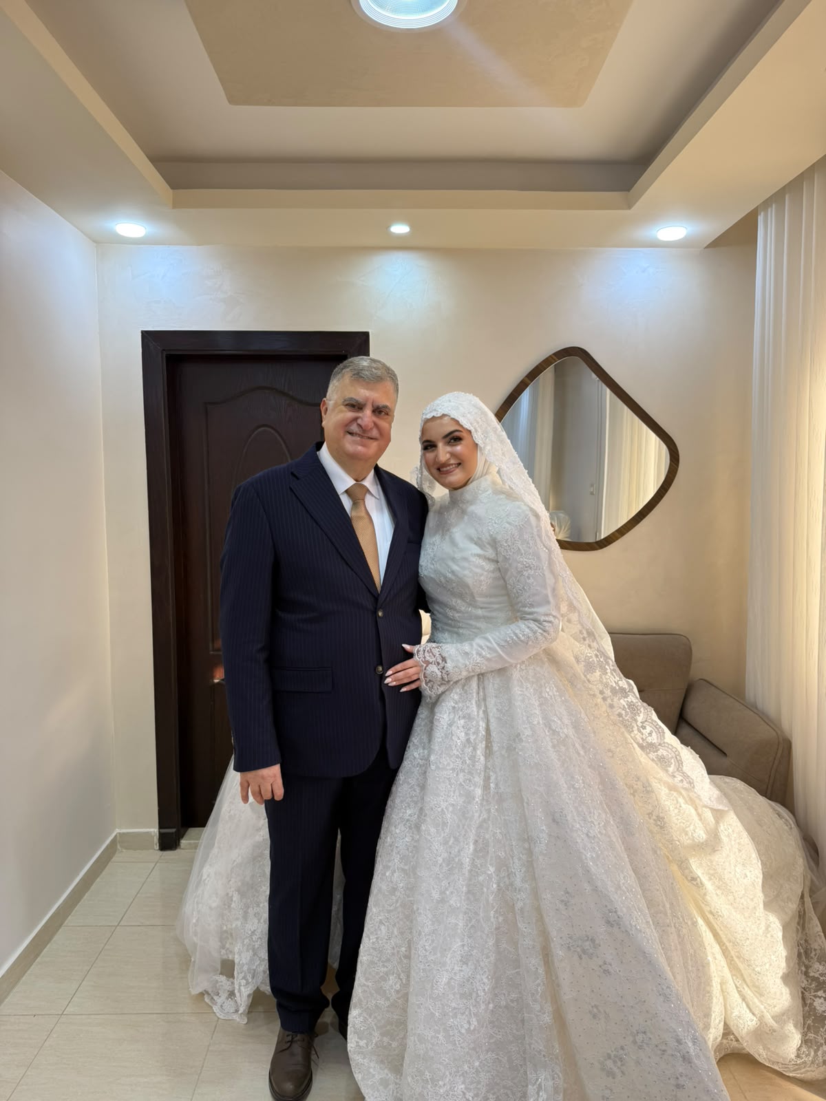 تهنئة للزميل عبدالحكيم حفار بزفاف ابنته نورال