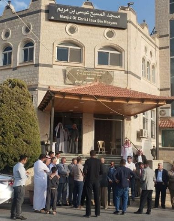 وقفة تضامنية أمام مسجد المسيح مع ضحايا جريمة الكرك الإرهابية