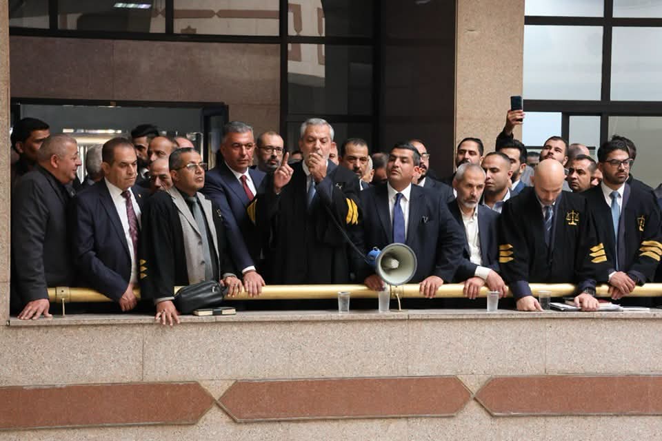 المحامين تنفذ توقفا عن الترافع تضامنا مع أسر شهداء وجرحى حادثة الكرك