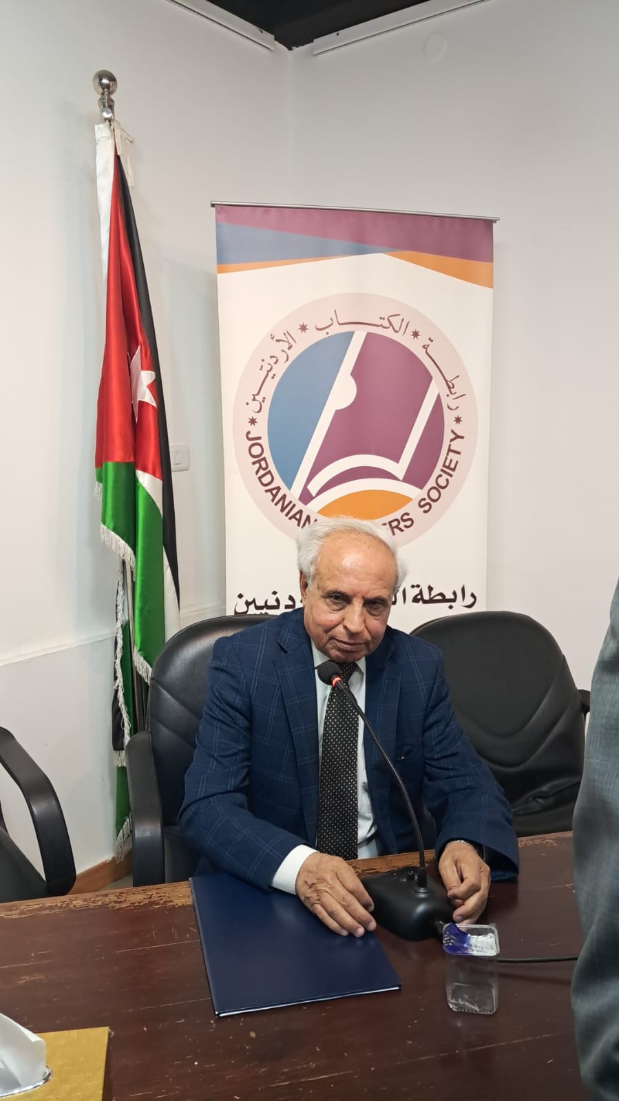 البدور يستعرض كتاب غوستاف لوبون ( سيكولوجية الجماهير ) .