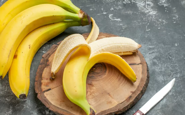 هل الموز يعالج الإمساك أم يفاقمه؟ ..  الإجابة ليست بسيطة