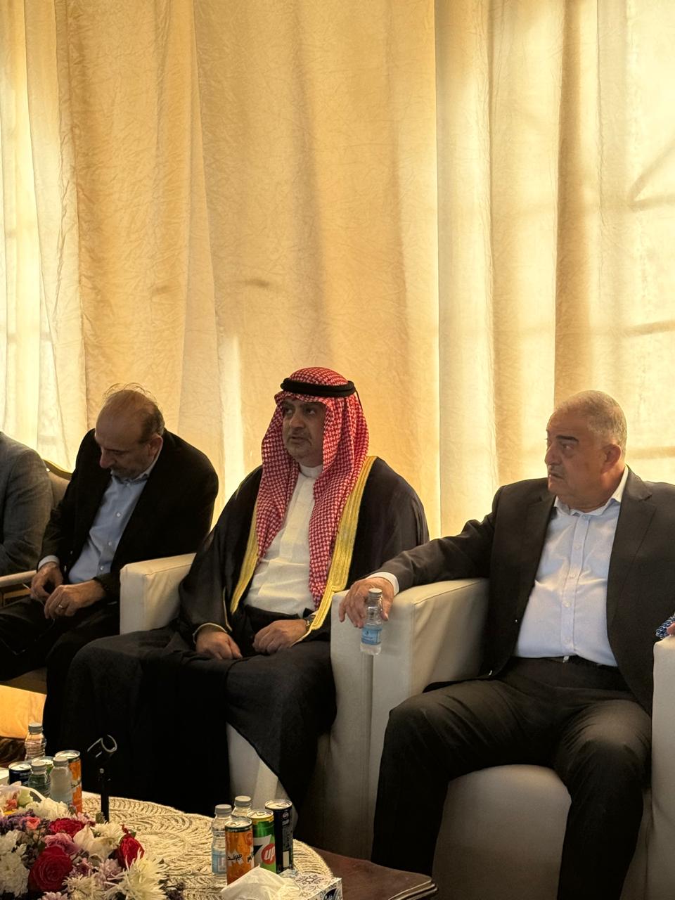 الباشا المساعيد والشيخ السرور نسايب ..   فريحات طلب والبطاينة أعطى 