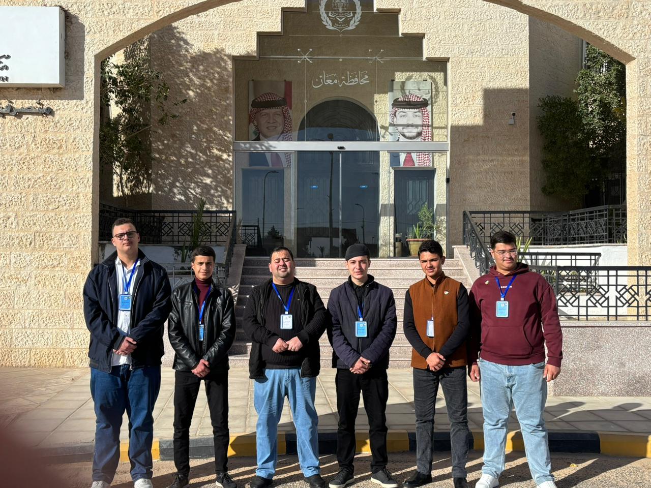 طلبة من مدارس معان يلتقوم المحافظ الحجاج