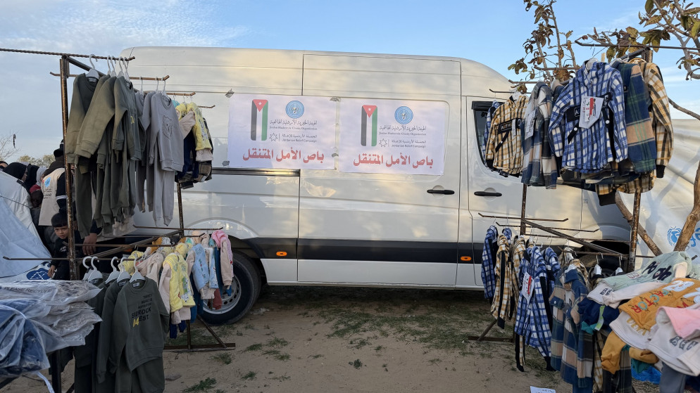 الخيرية الهاشمية والحملة الأردنية توزعان كسوة للأطفال في غزة