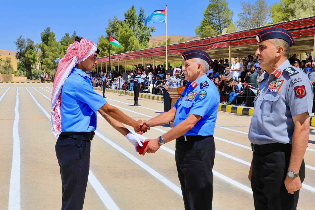 مدير الأمن العام يرعى تخريج دورة الشرطة المستجدين 
