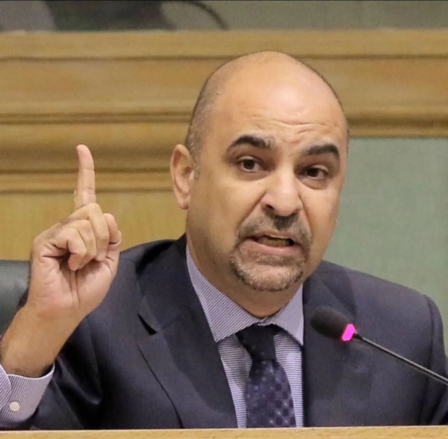 طارق خوري: من يفرض الحجاب ومن يمنعـه ..  وجهان للإقصاء ذاته