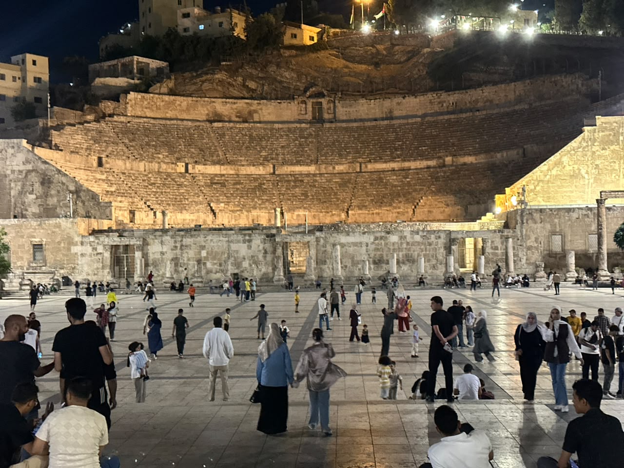 المدرج الروماني ..  لماذا لا يصبح وجهةً سياحيةً أولى في الأردن؟