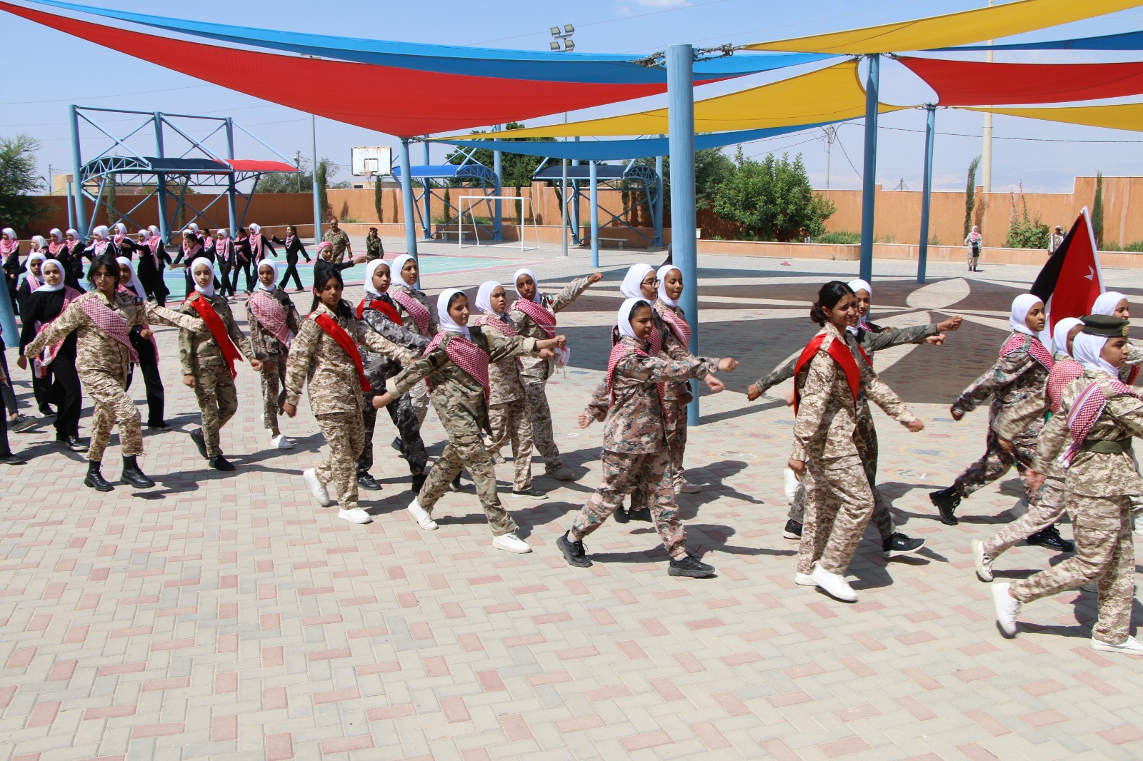 هديرس يرعى حفل تخريج طالبات التدريب العسكري 