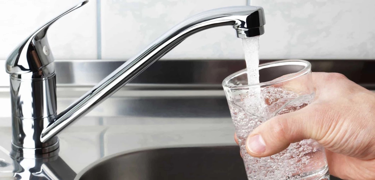 الحكومة للمواطنين: المياه الواصلة لمنازلكم سليمة 100%