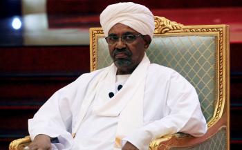 نقل الرئيس السوداني السابق إلى المستشفى
