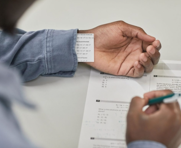 معظمها محاولات إدخال أدوات للغش ..  213 مخالفة في تكميلية التوجيهي 