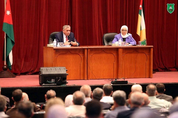 عبيدات: توفير بيئة تعليمية وبحثية داعمة محورنا الأسمى