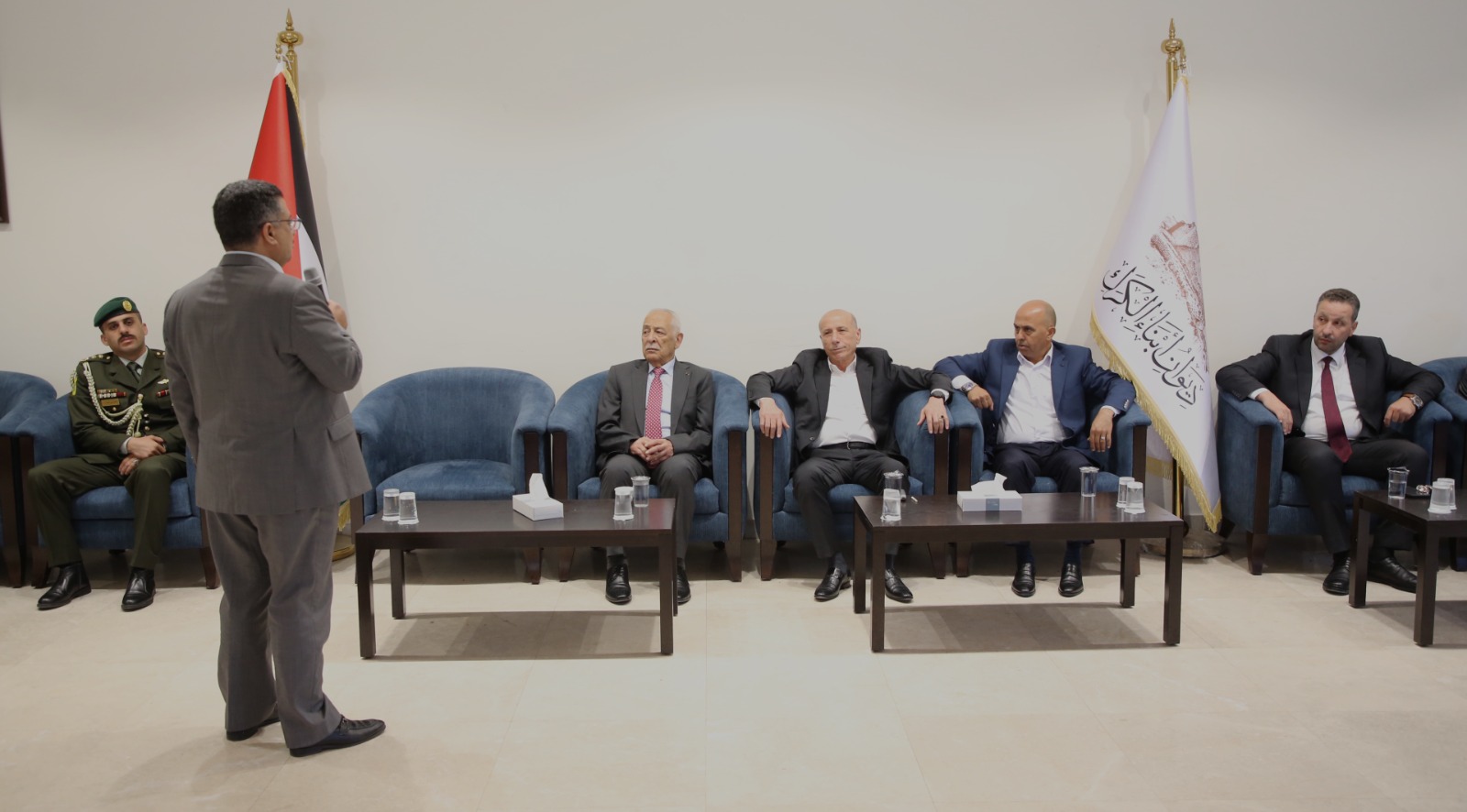 مندوبا عن الملك وولي العهد ..  العيسوي يعزي عشائر  العوران والحلالمة والسعود