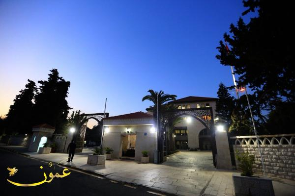 الحكومة: قرار وقف الزيادت والاقتطاعات لم يستثنِ أحداً