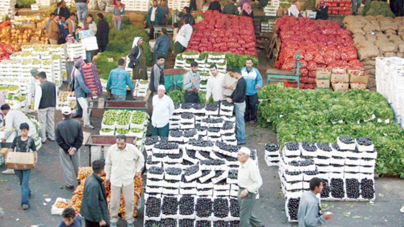 أسعار الخضار والفواكه في السوق المركزي الاثنين