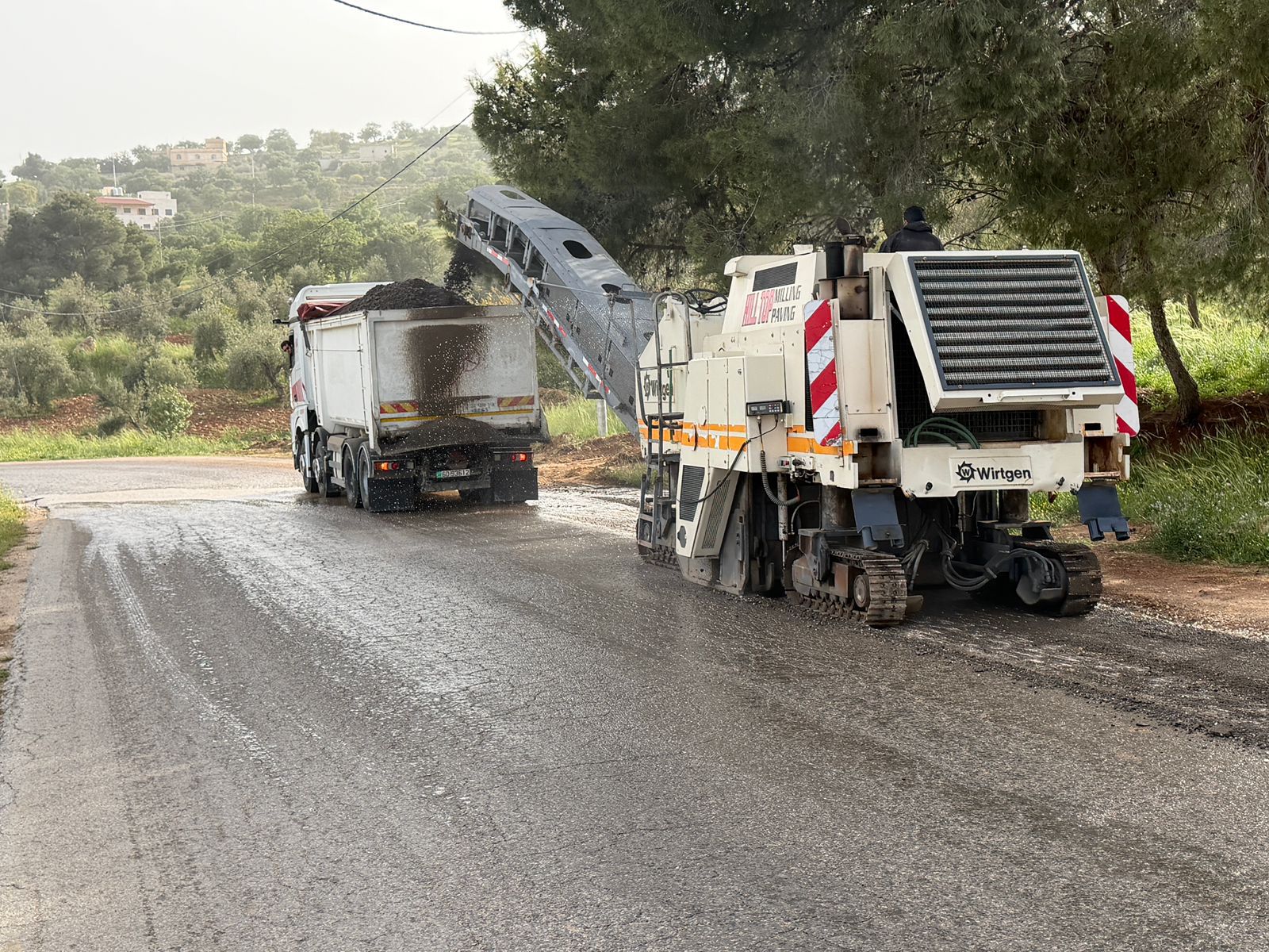 الأشغال: بدء صيانة وتعبيد 4 طرق في الزرقاء