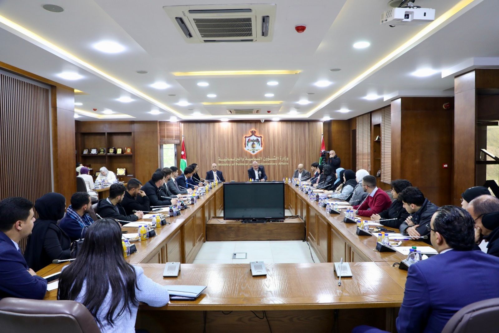 العودات يلتقي برلمان الشرق الأوسط: الوعي الوطني خط الدفاع الأول