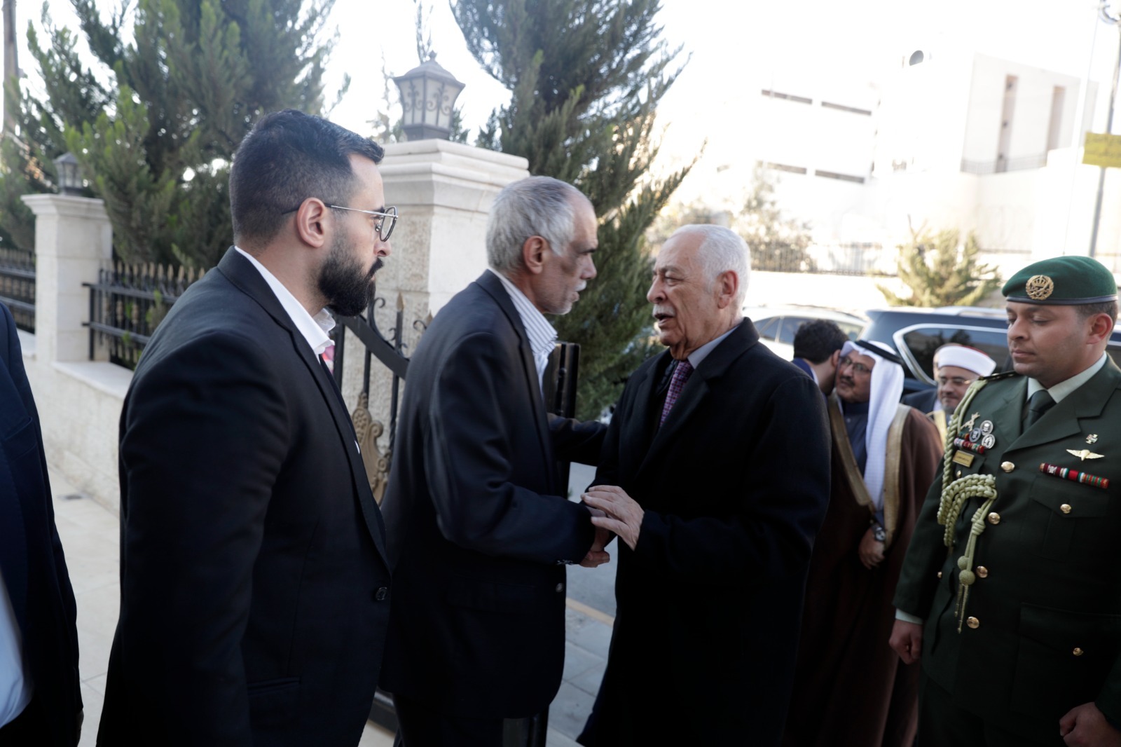 مندوبا عن الملك وولي العهد ..  العيسوي يعزي عشيرة المعاني 