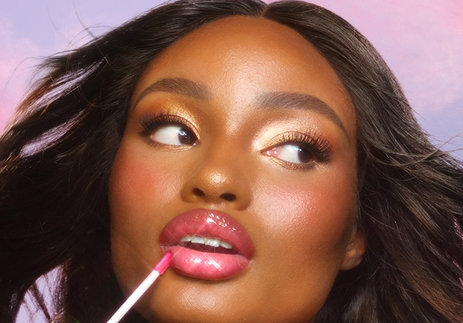 الشفاه اللؤلؤية… تعود إلى الواجهة في 2026 