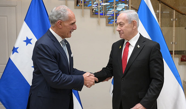 عائلة الرئيس الهندوراسي تتبرأ منه بسبب لقائه نتنياهو