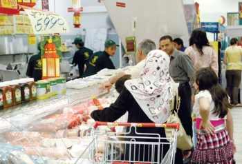حماية المستهلك: تهافت المواطنين على الأسواق يساهم برفع الأسعار