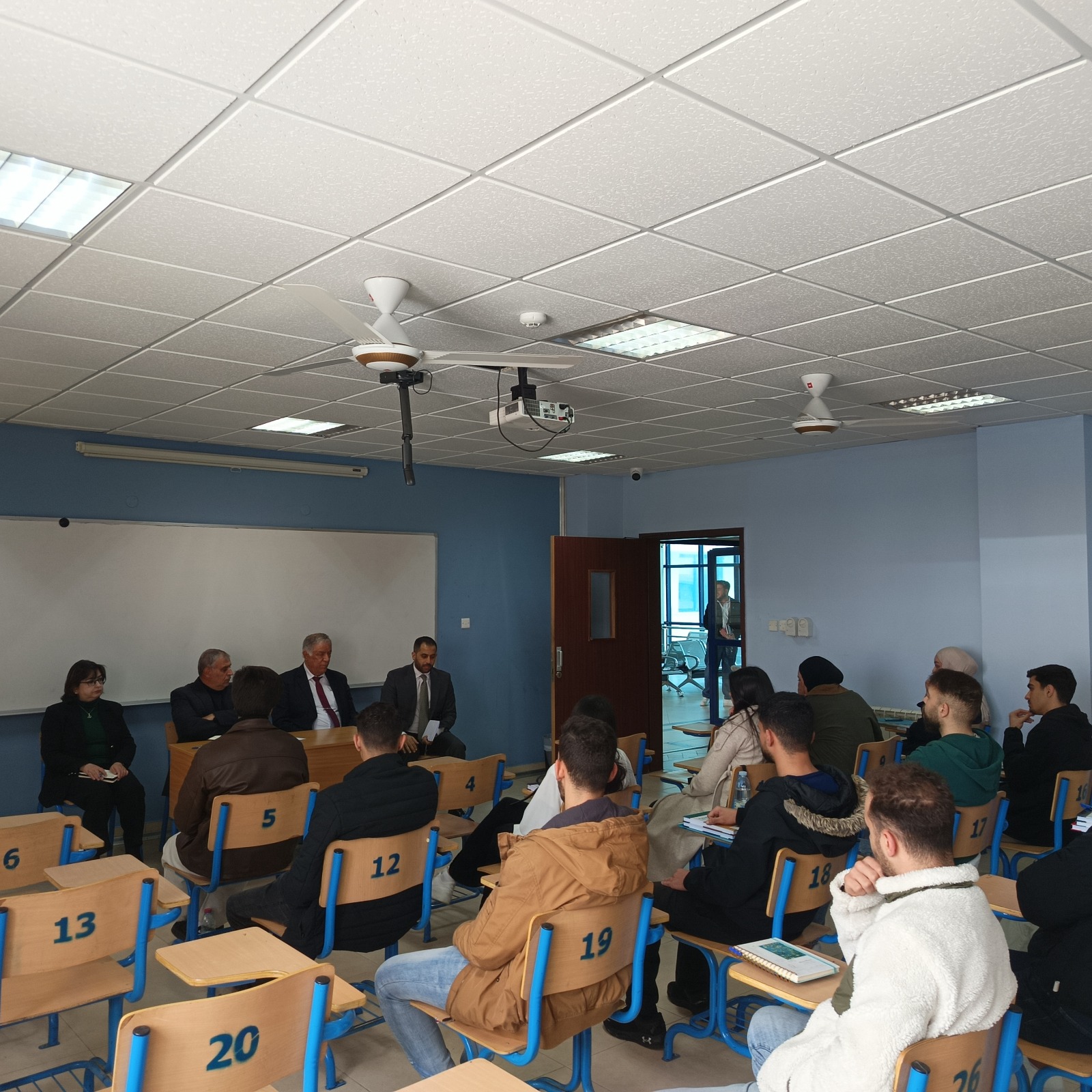 كلية الحقوق في جامعة البترا تطلق مبادرة الساعة القانونية المفتوحة