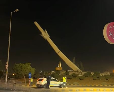 أمانة عمان: إنزال عمود بارتفاع 39 مترَا بإعادة إنشاء دوار التطبيقية 