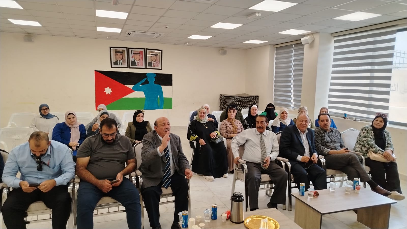 جلسة تعريفية بجائزة الحسين للعمل التطوعي في مركز شباب النسيم