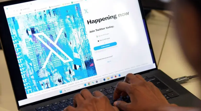 تفتيش مكاتب إكس في باريس ..  والسبب خوازميات متحيزة