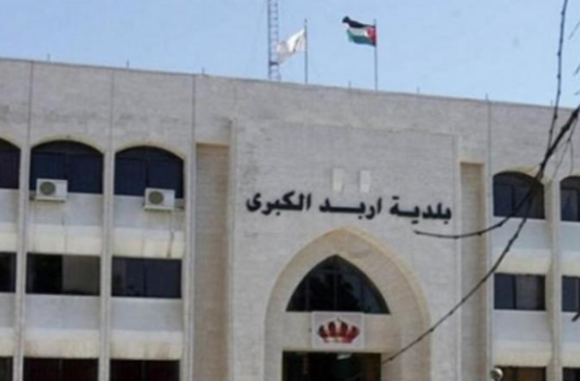 بلدية إربد تبدأ مشروع استبدال تقاطع ميدان الثقافة بإشارة ذكية