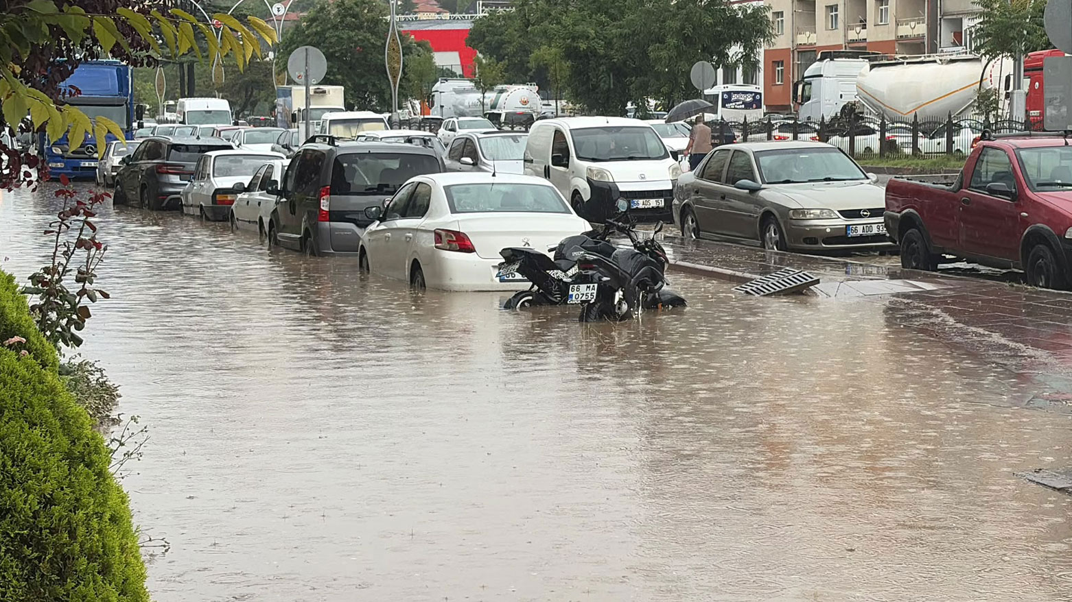 سيول جارفة تضرب تركيا وتخلف أضراراً واسعة بالبنية التحتية في أنقرة وإسطنبول