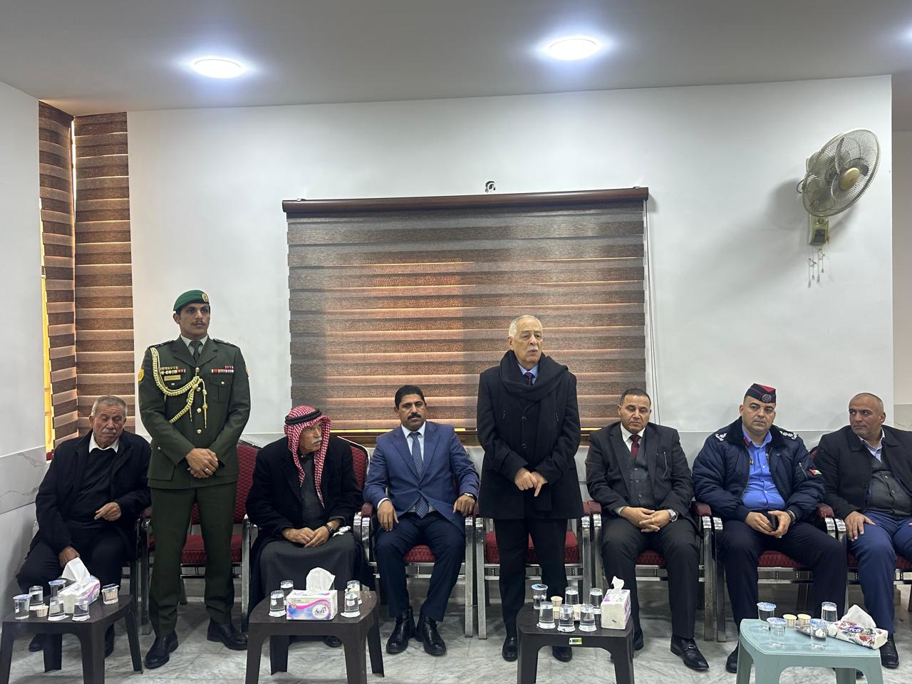 مندوبا عن الملك وولي العهد ..  العيسوي يعزي عشيرة الرواحنة