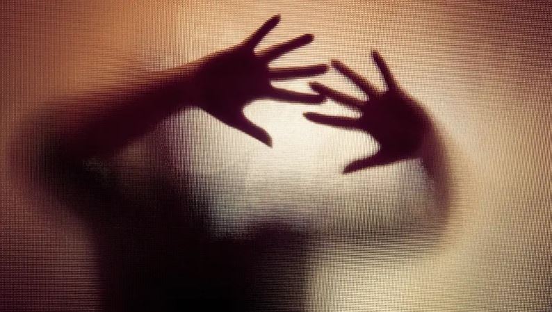 أسرة مسلسل مصري تحذف اسم المؤلف لاتهامه بالتحرش