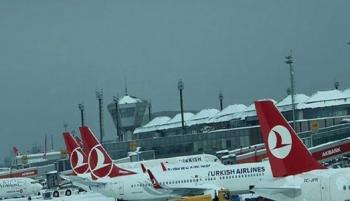 الثلوج  تلغي 46 رحلة جوية في تركيا